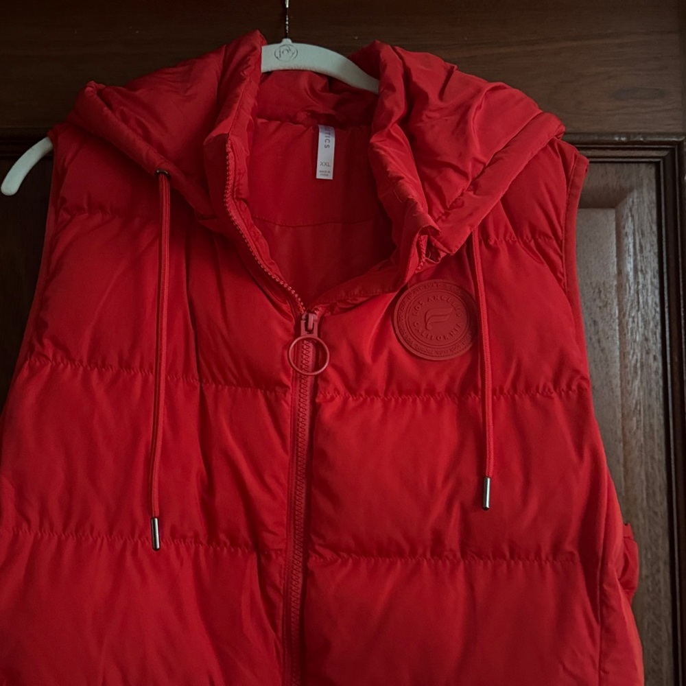 Fabletics Red Puffer Vest - Picture 4 of 7
